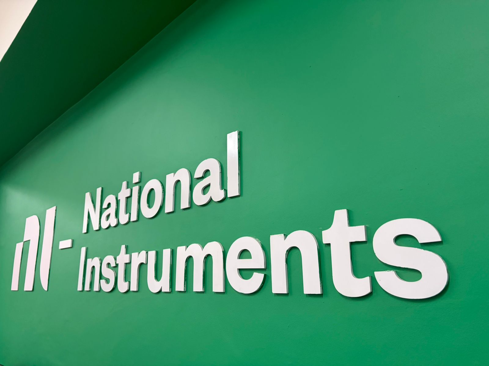 Лаборатория вертульных инструментов National Instruments»