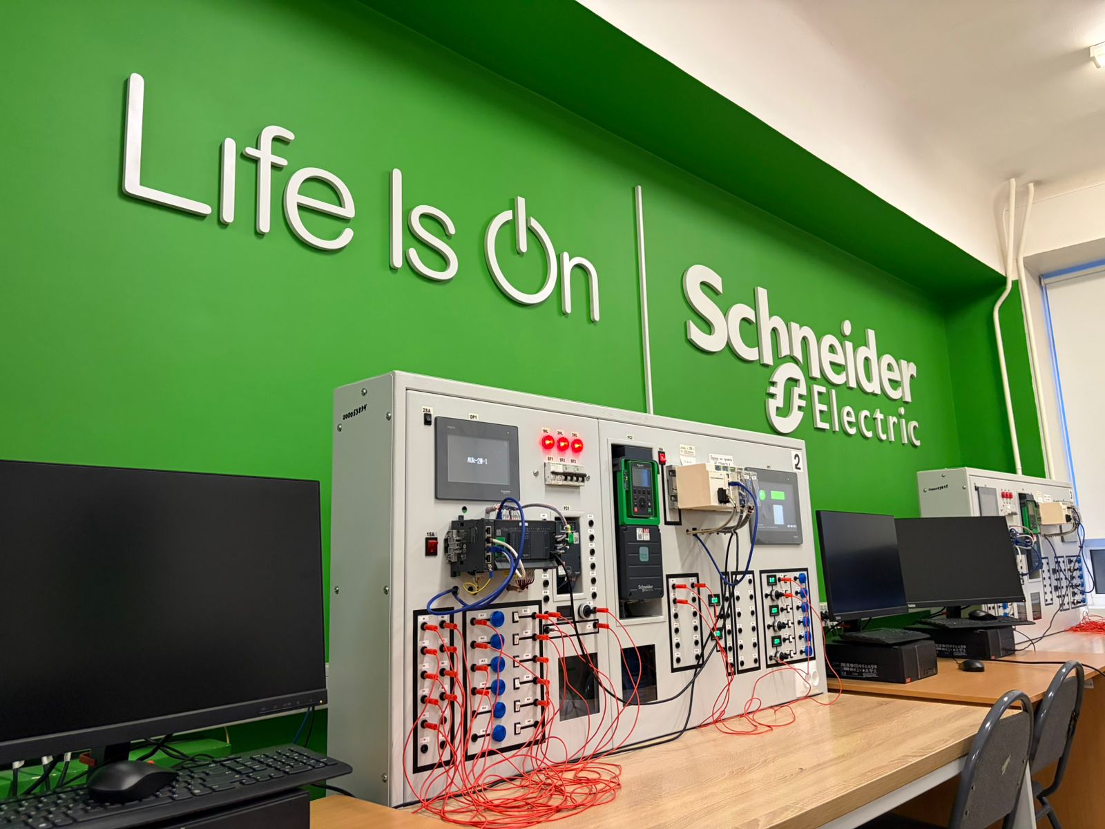 Лаборатория промышленной автоматизации Shneider