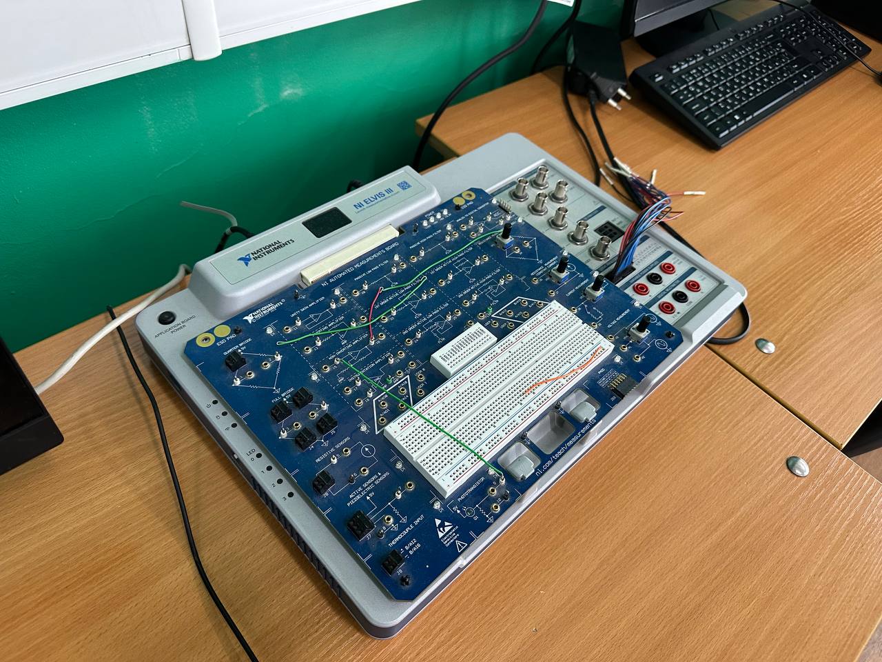 Лаборатория вертульных инструментов National Instruments»