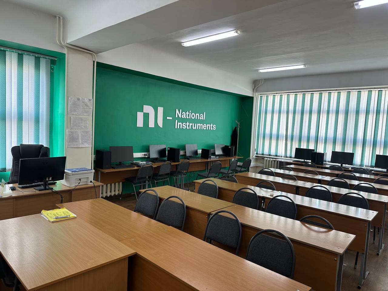 Лаборатория вертульных инструментов National Instruments»